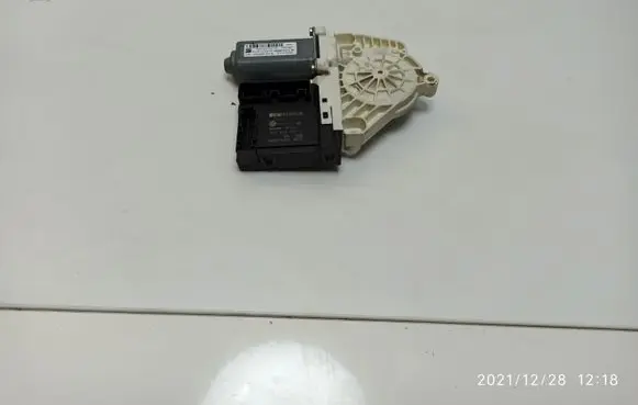 Seat Altea XL Front door window regulator motor 1T0959701G 1K0959793M