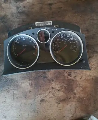 Opel Zafira B Speedometer (instrument cluster) 13309001