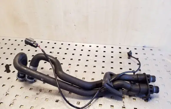Engine coolant pipe/hose