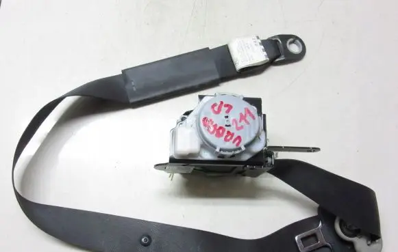 Toyota Urban Cruiser (XP110) Front seatbelt