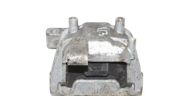 Volkswagen Tiguan Engine mount bracket 5N0199262E
