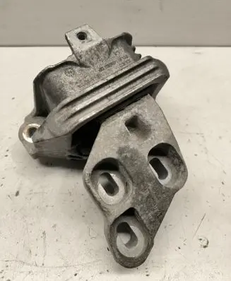 Mercedes-Benz CLA C117 X117 W117 Gearbox mount A2462400217