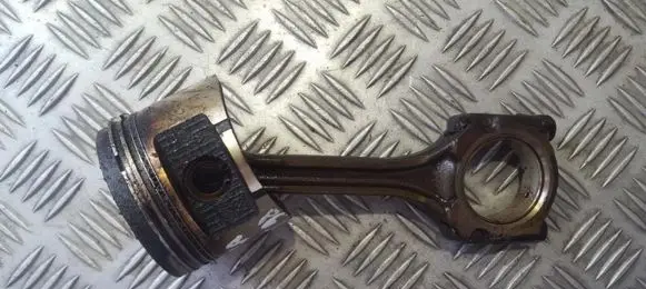 Nissan Almera Piston with connecting rod