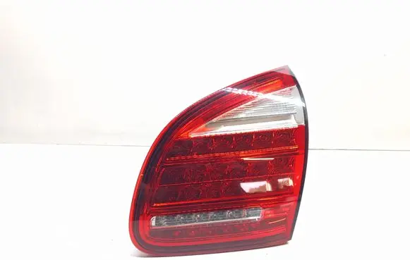 Tailgate rear/tail lights