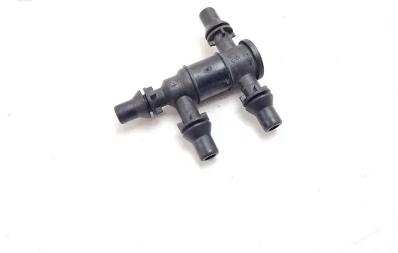 Mercedes-Benz CLS C257 Engine coolant pipe/hose A0005061000