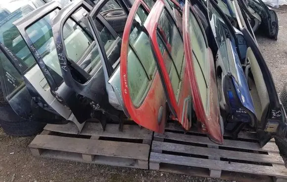 Nissan Sunny Rear door