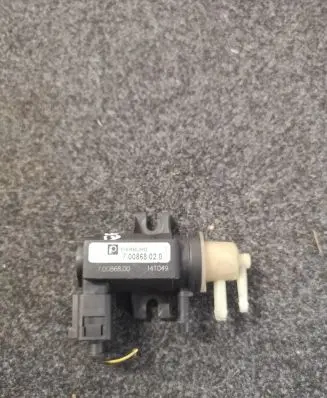 Volkswagen PASSAT B7 Turbo solenoid valve 70086800 700868020