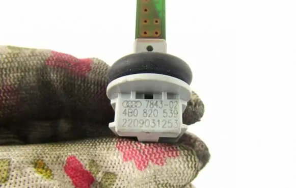 Volkswagen Phaeton Intake air temperature sensor 4B0820539