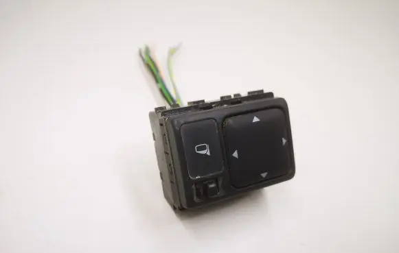Nissan Navara D40 Wing mirror switch 040110