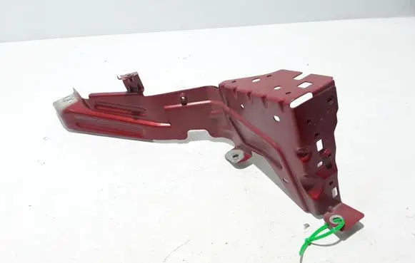 Volvo XC40 Headlight/headlamp mounting bracket 31651423