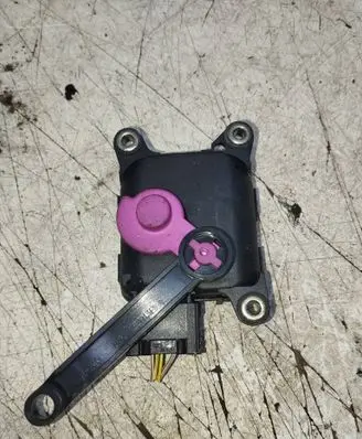 Audi A3 S3 8L Air flap motor/actuator 0132801121 1J1907511C 133859X