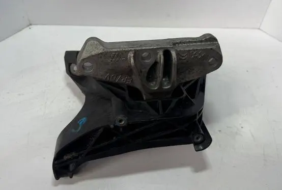 Peugeot 3008 II Engine mount bracket 9820297580