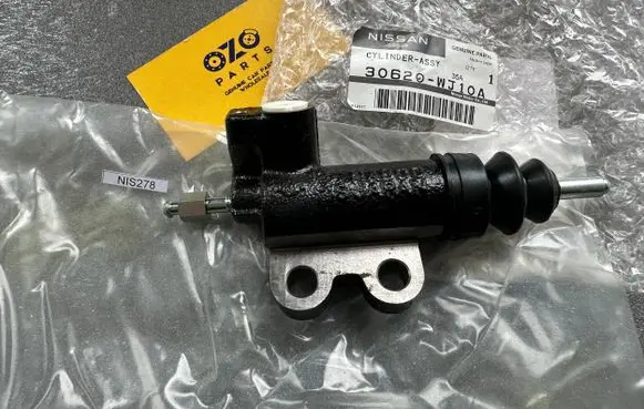 Nissan Patrol Y61 Clutch slave cylinder 30620WJ10A