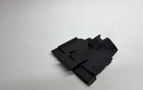 Volkswagen PASSAT B8 Fuse box cover 5Q0927165D