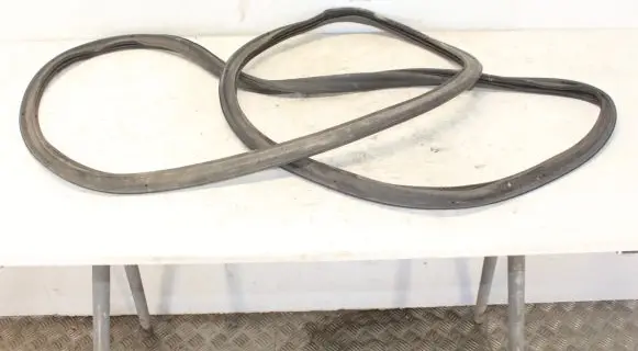 Volkswagen Golf VI Loading door rubber seal (on body) 1K6827705E