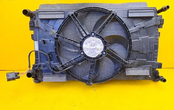 Volkswagen Golf VII Coolant radiator 5Q0121251EM