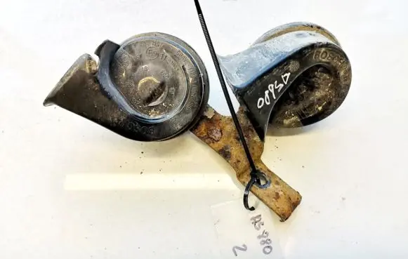 Peugeot 307 Horn signal e9011157