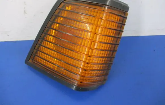 Volkswagen PASSAT Front indicator light 321945052B