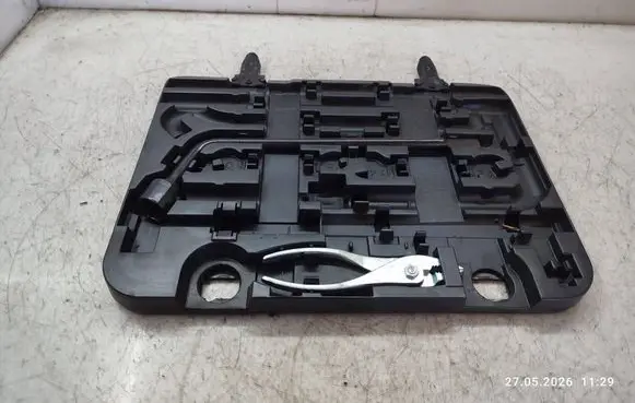 Toyota Land Cruiser (J120) Tool set 0912060200