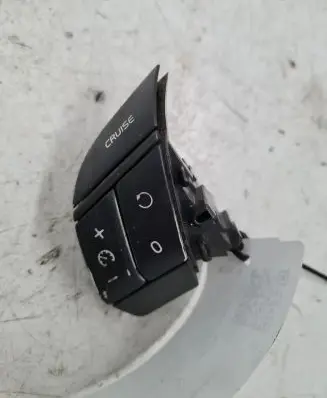 Volvo S60 Steering wheel buttons/switches 8622524