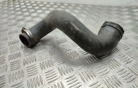 Land Rover Discovery 3 - LR3 Intercooler hose/pipe