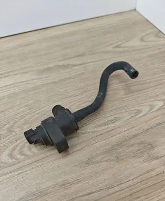 Volvo XC90 Valve vacuum 