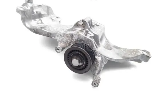 Peugeot 3008 II Generator/alternator bracket 9833032280