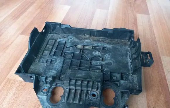 Renault Clio III Battery tray 8200314273 62893
