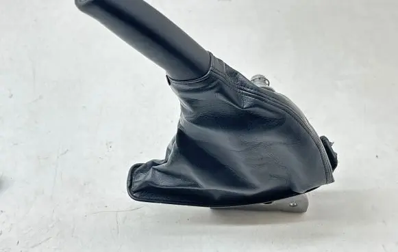 Handbrake/parking brake lever assembly
