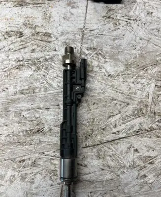 BMW X5 F15 Fuel injector 13647639994