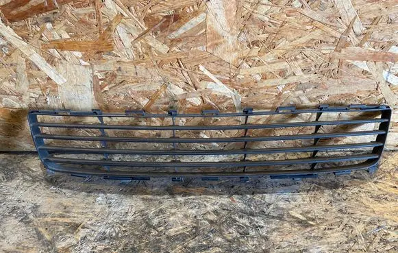 Toyota Auris 150 Front bumper lower grill 5311212120