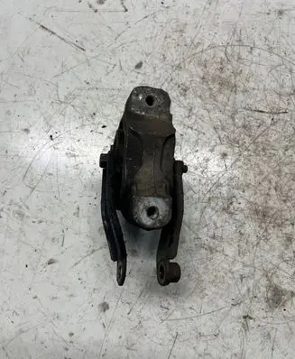 Volvo V70 Engine mount bracket