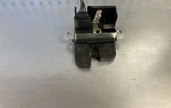 Volkswagen PASSAT B6 Tailgate/boot open switch button 1K6827805D