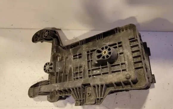 Volkswagen Touran I Battery box tray 1K0915333