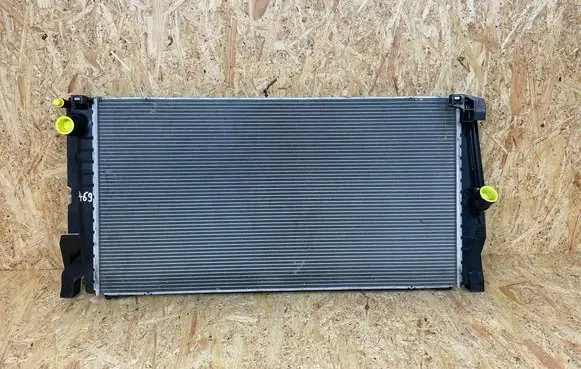 BMW 2 F46 Coolant radiator 7617639