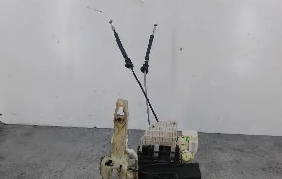 KIA Carens II Front door lock