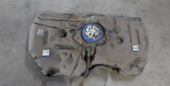 Toyota Verso Fuel tank 770010F030 770010F040