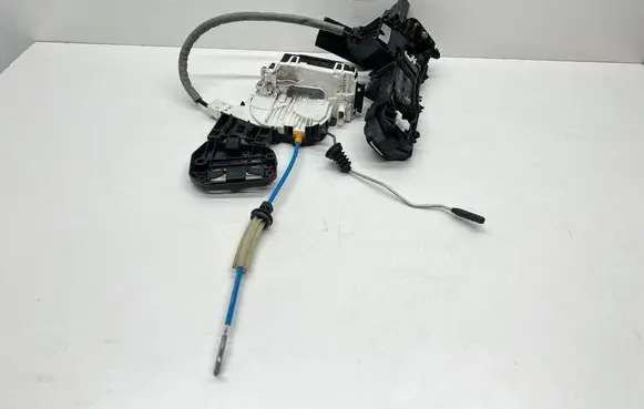 Mercedes-Benz CLA C117 X117 W117 Front door lock A0997202201 A2047601634