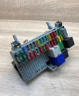 Opel Astra F Fuse module 90414547