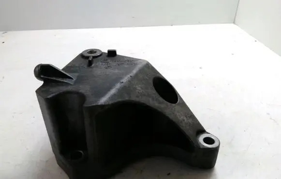 Opel Vectra C Engine mounting bracket 13112030