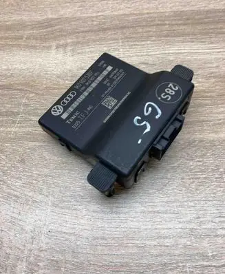 Volkswagen PASSAT B6 Gateway control module 1K0907530F 1K0907951
