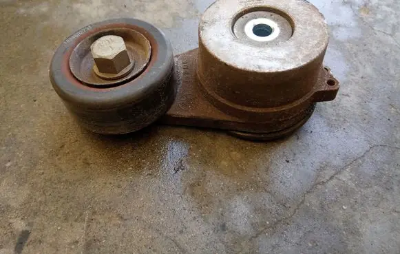 Hyundai Santa Fe Generator/alternator belt tensioner 252812F000
