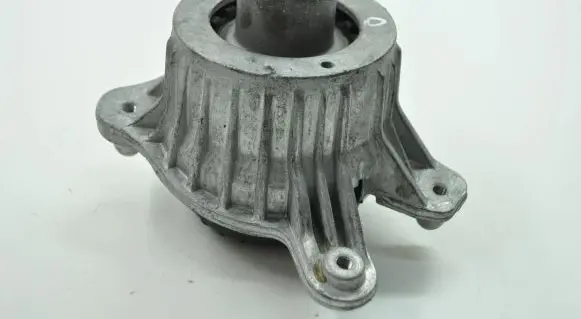 Mercedes-Benz C W205 Engine mount bracket A2052406717