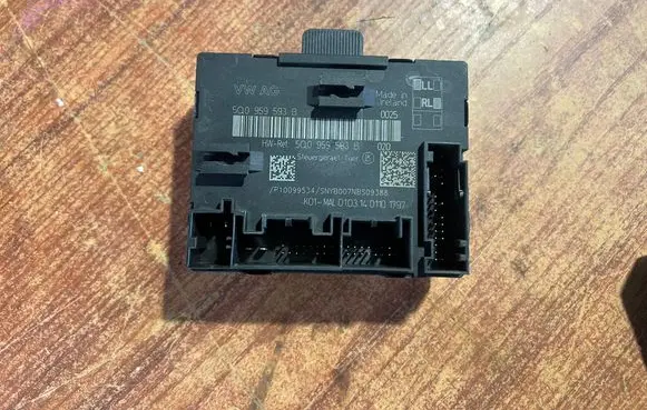 Audi A3 S3 8V Door control unit/module 5Q0959593B