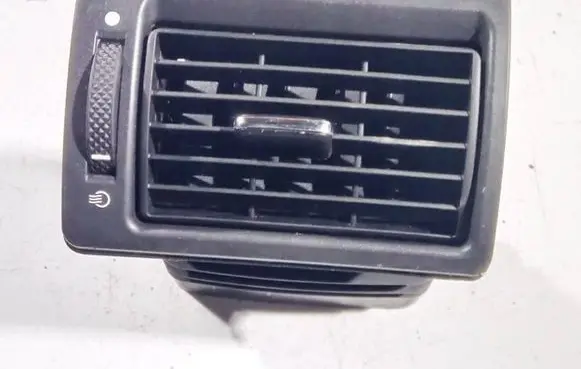 Ford Mondeo Mk III Dash center air vent grill
