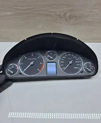 Speedometer (instrument cluster)