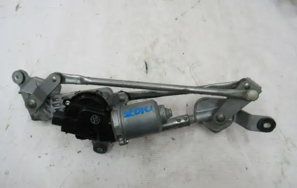 Suzuki SX4 Front wiper linkage and motor 3811079J00