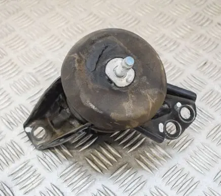 Hyundai Tucson TL Engine mount bracket 21810D3200
