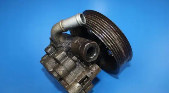 Land Rover Discovery 3 - LR3 Power steering pump