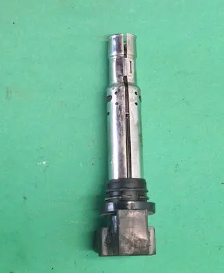 Volkswagen Golf V High voltage ignition coil 0986221023